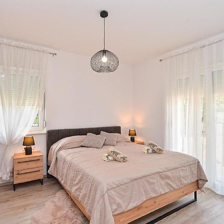 Ferienhaus Fuer 4 Personen Ca 74 Qm In Medulin, Istrien Suedkueste Von Istrien Exterior foto